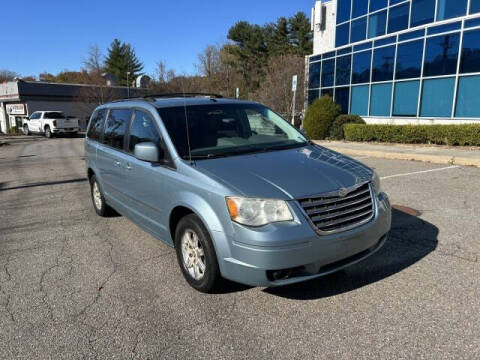 2009 Chrysler Town and Country for sale at Select Auto in Smithtown NY