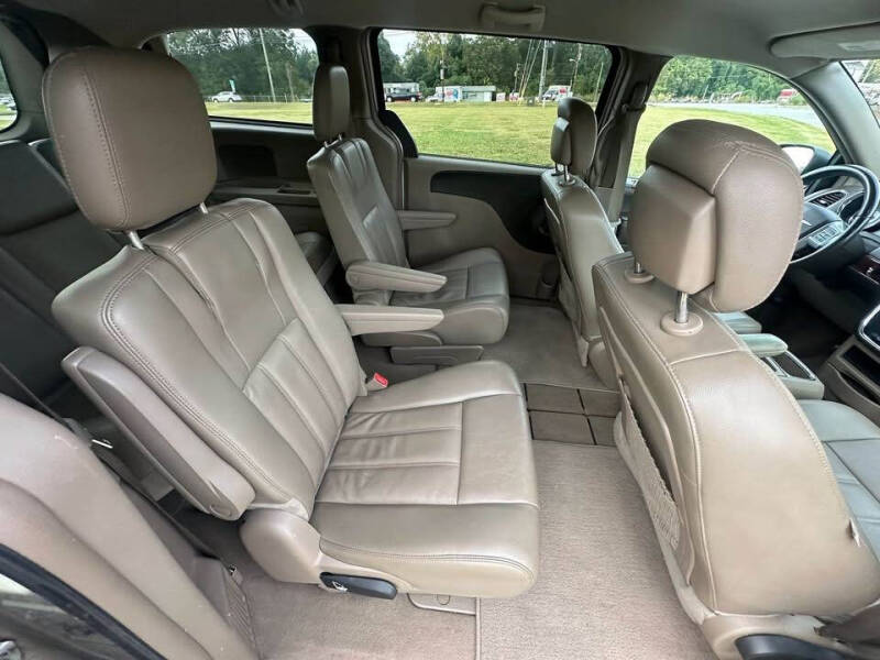 2013 Chrysler Town and Country Touring