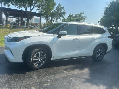 2021 Toyota Highlander for sale at Auto Resource in Hollywood FL