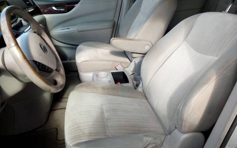 2012 Nissan Quest