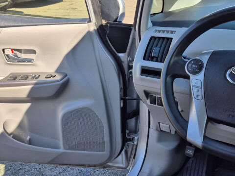 2015 Toyota Prius v Three