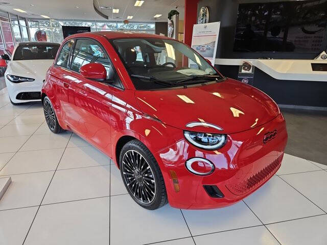 2024 FIAT 500e Inspi(RED)