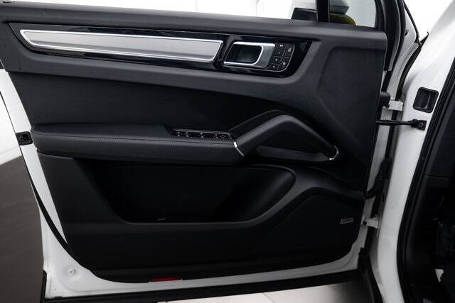 2023 Porsche Cayenne S Platinum Edition