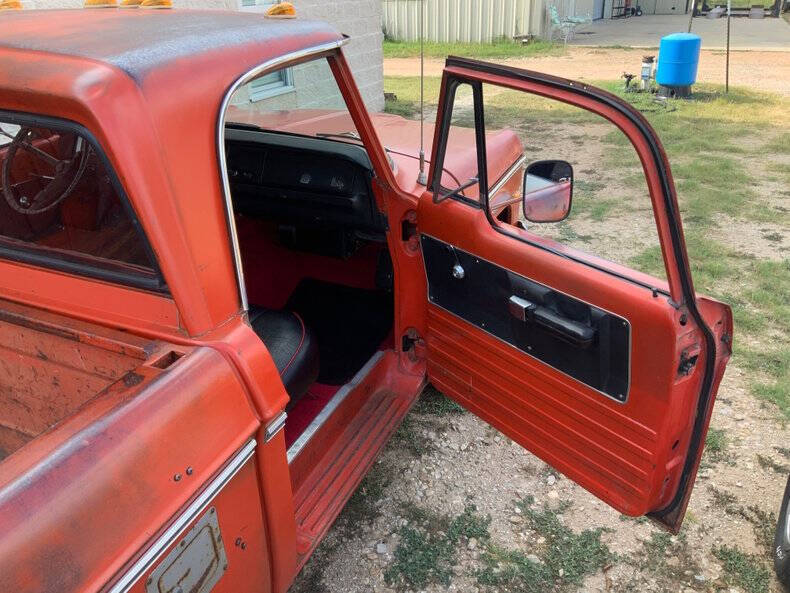 1969 Dodge D200 Pickup