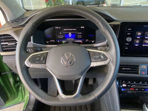 2025 Volkswagen Taos SE Black 4Motion