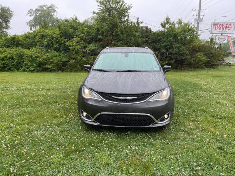 2017 Chrysler Pacifica Touring-L