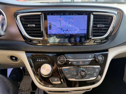 2017 Chrysler Pacifica Touring-L Plus