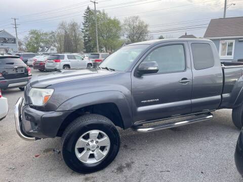 2014 Toyota Tacoma for sale at Tiger Auto Sales in Columbus OH