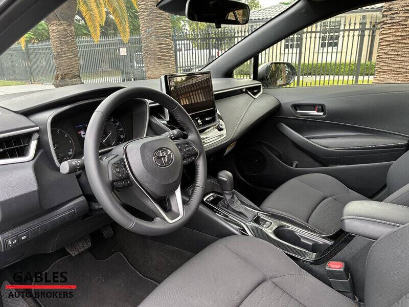 2025 Toyota Corolla Hatchback SE