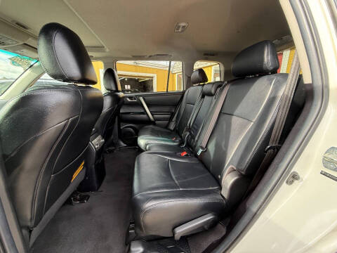 2013 Toyota Highlander SE