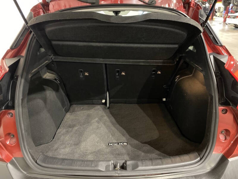 2020 Nissan Kicks SR