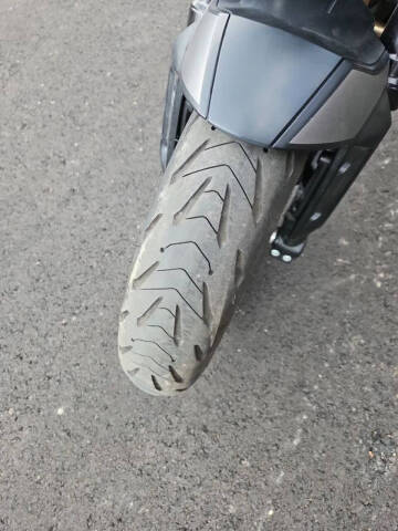2024 Triumph Trident (Black)