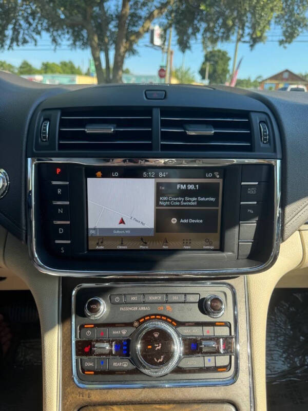 2018 Lincoln Continental Select