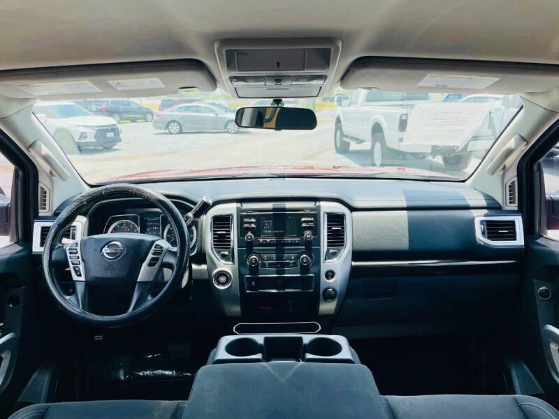 2017 Nissan Titan SV