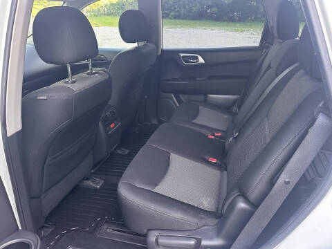 2017 Nissan Pathfinder SV