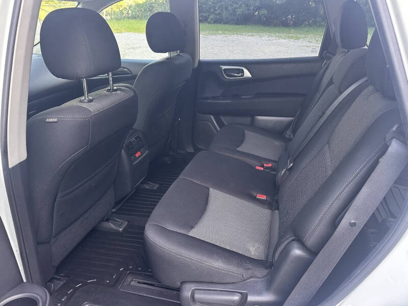 2017 Nissan Pathfinder SV