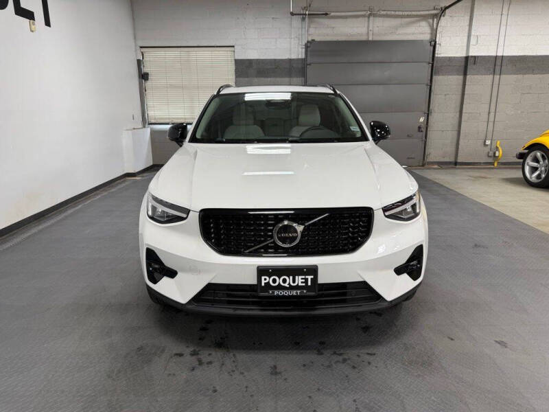 2025 Volvo XC40 B5 Plus Dark Theme