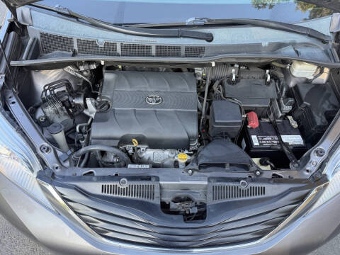 2014 Toyota Sienna LE 8-Passenger