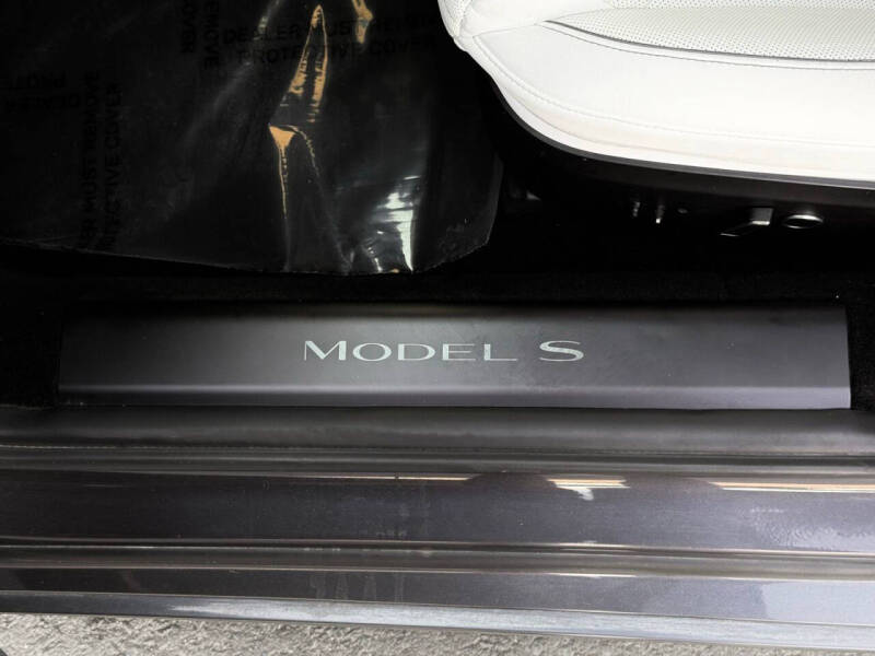 2022 Tesla Model S Plaid