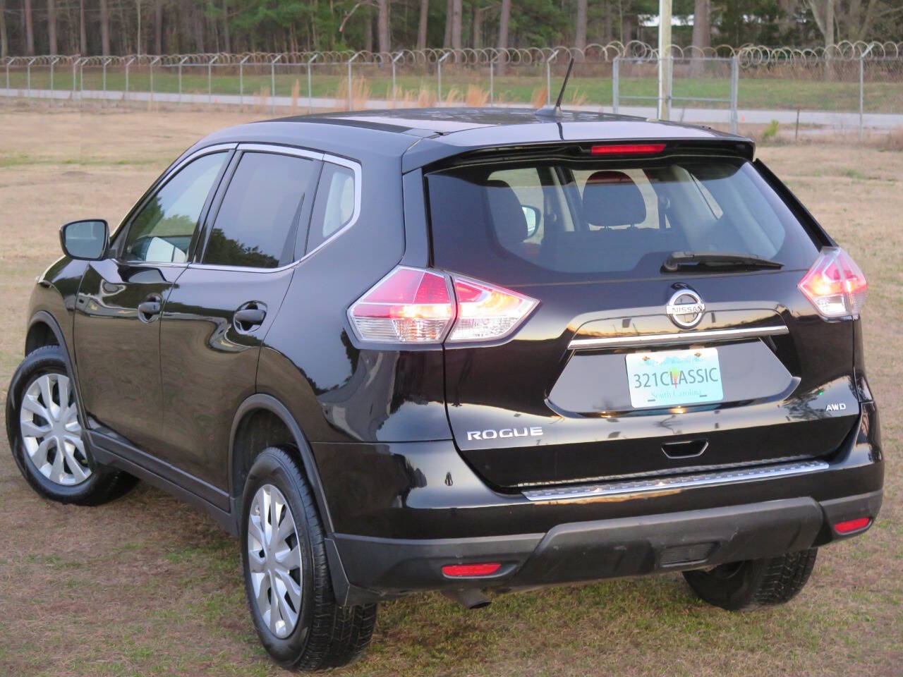 Black 2016 Nissan Rogue S AWD S 4dr Crossover 2