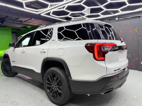 2023 GMC Acadia SLT
