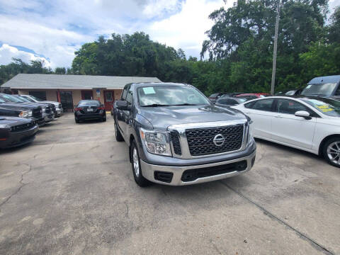 2017 Nissan Titan SV