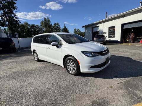 2022 Chrysler Voyager LX