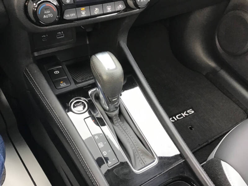 2024 Nissan Kicks SR