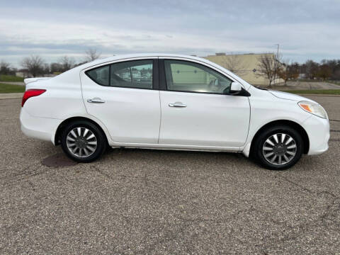 2014 Nissan Versa 1.6 SV