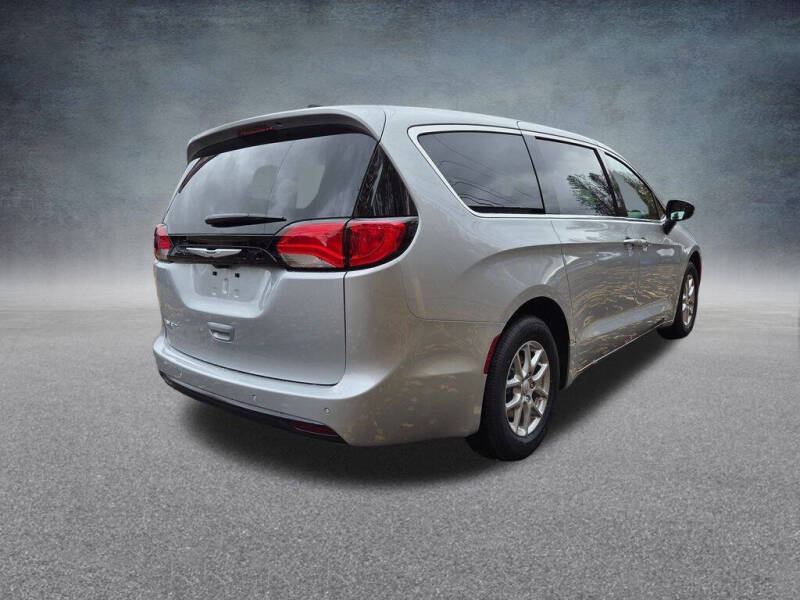 2026 Chrysler Voyager LX