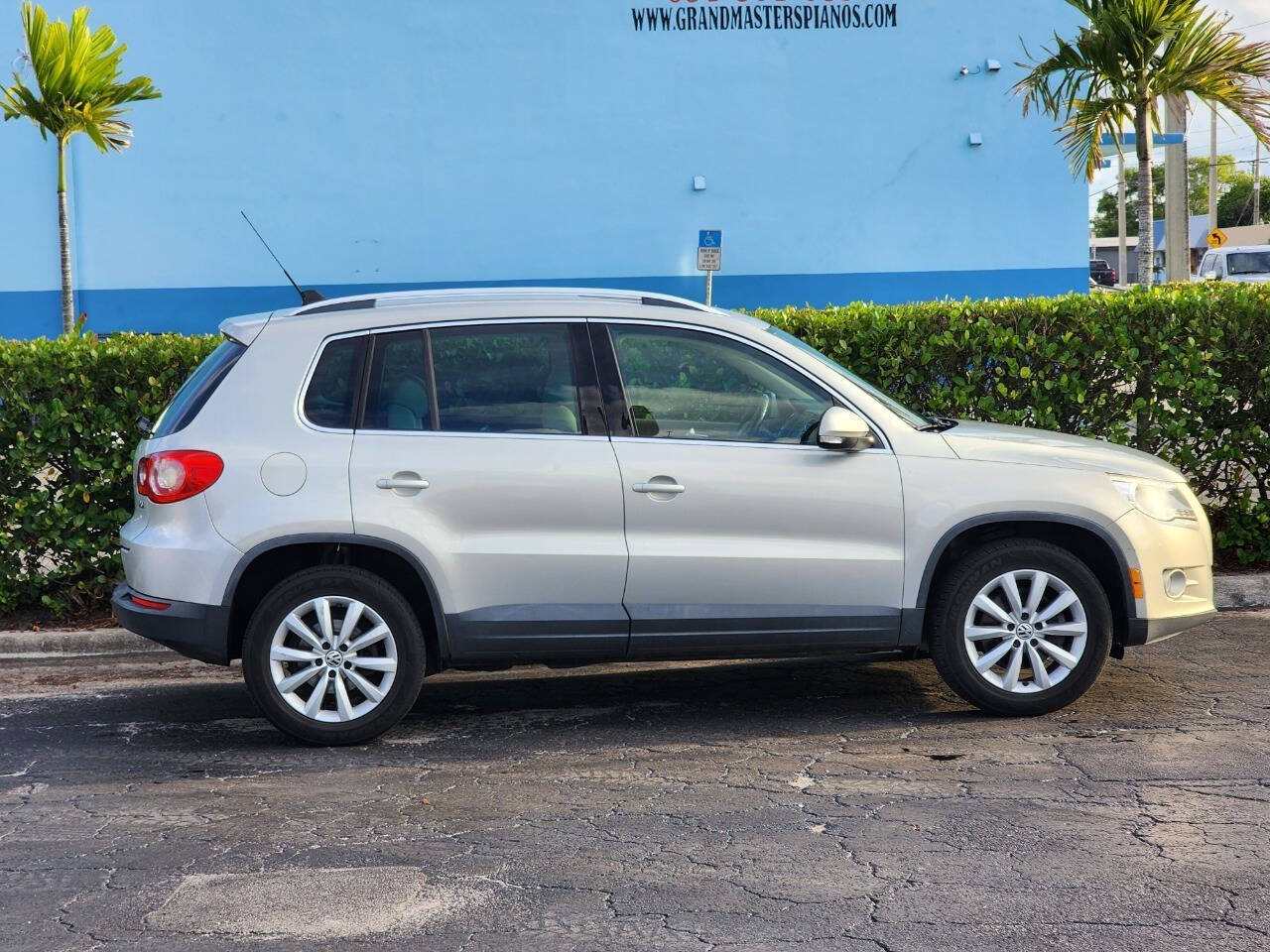 2011 Volkswagen Tiguan for sale at JT AUTO INC in Oakland Park, FL