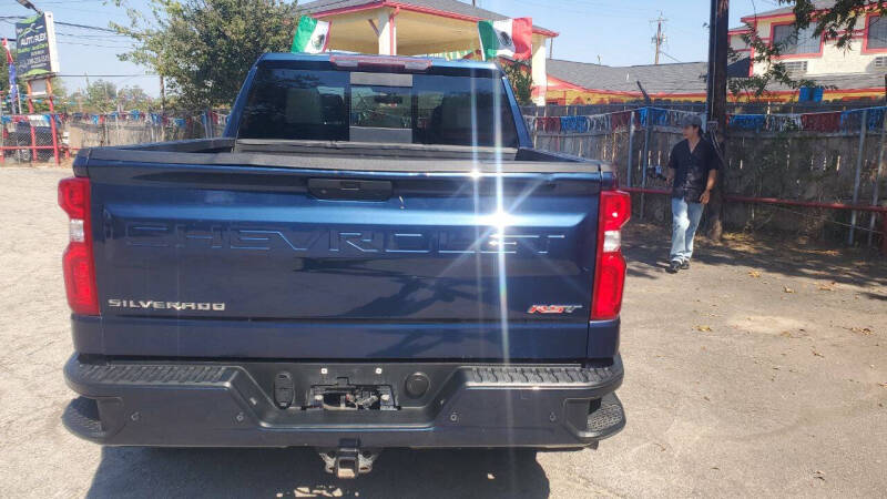 2019 Chevrolet Silverado 1500 RST photo 3