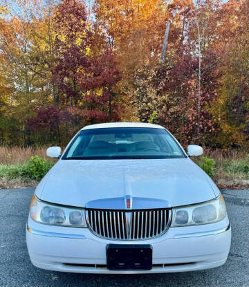 2000 Lincoln Town Car for sale at ONE NATION AUTO SALE LLC in Fredericksburg VA