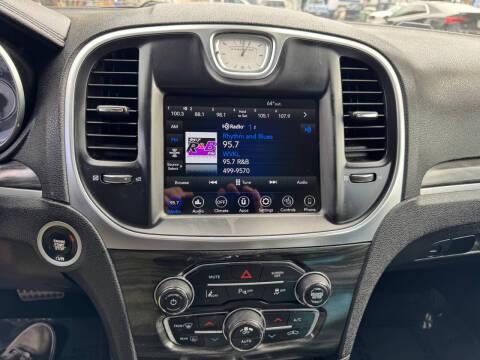 2021 Chrysler 300 Touring L