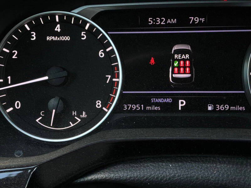 2025 Nissan Pathfinder SV
