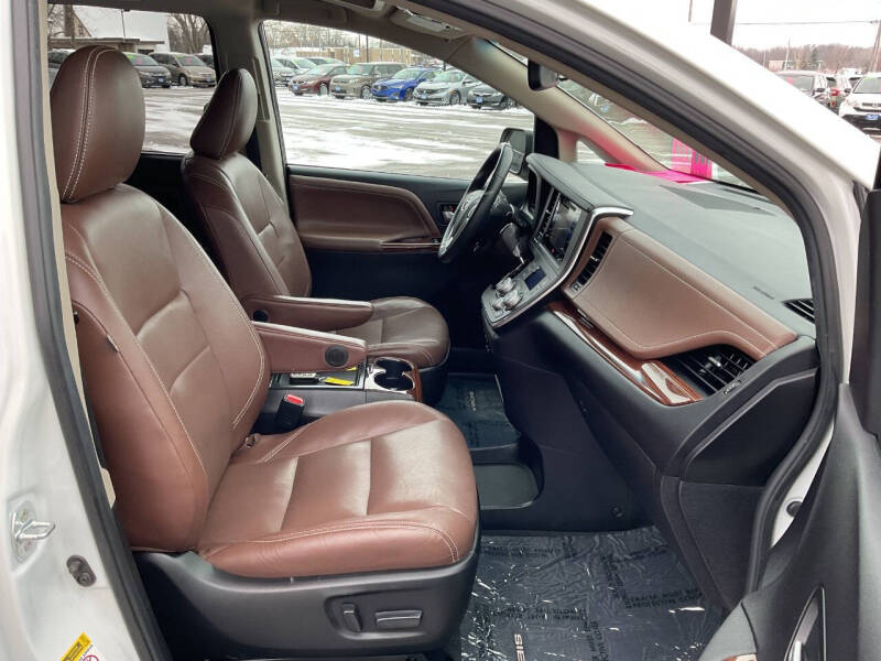 2017 Toyota Sienna Limited Premium 7-Passenger