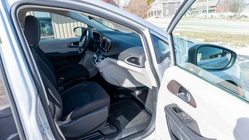 2024 Chrysler Voyager LX