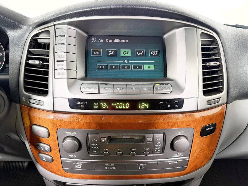 2004 Lexus LX 470