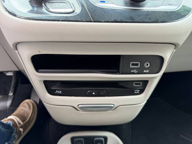 2017 Chrysler Pacifica Touring-L Plus