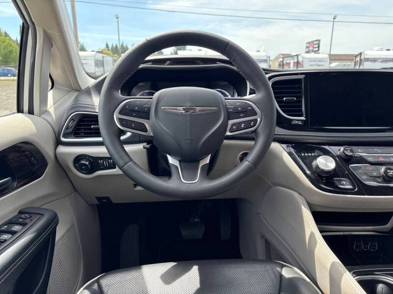 2023 Chrysler Pacifica Plug-In Hybrid Limited