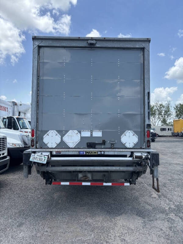 2018 Peterbilt 348