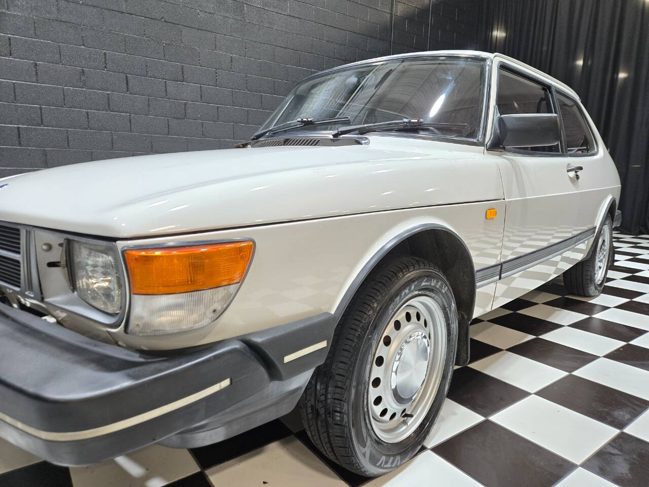1986 Saab 900 23