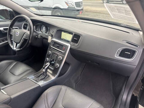 2015 Volvo V60 Cross Country T5