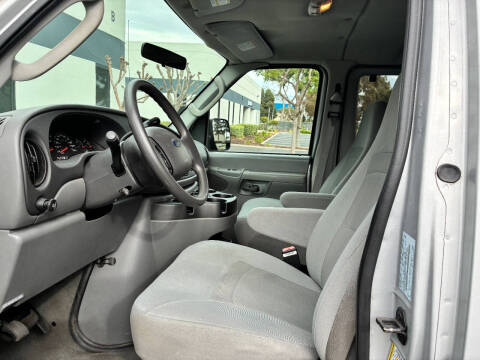 2006 Ford E-Series E-350 SD XLT
