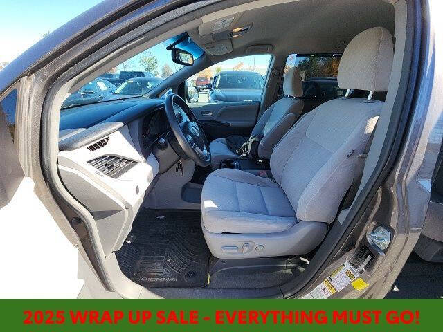 2017 Toyota Sienna LE 7-Passenger