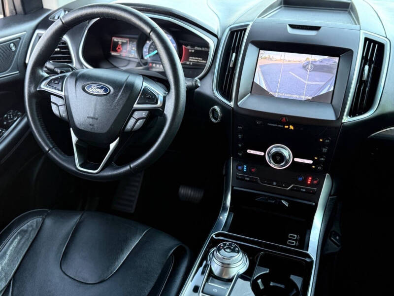 2020 Ford Edge Titanium