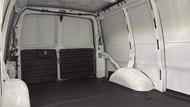 2025 Chevrolet Express 3500