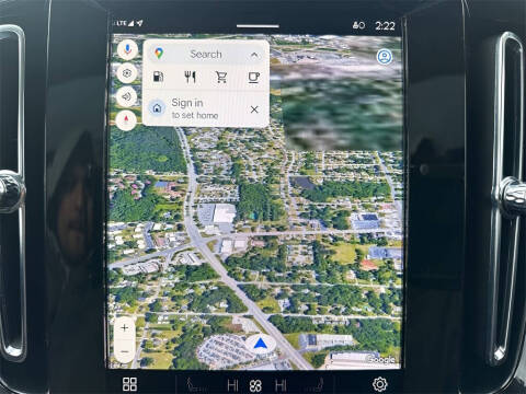 2025 Volvo XC40 B5 Plus Dark Theme