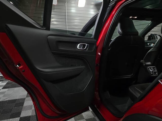 2020 Volvo XC40 T4 R-Design