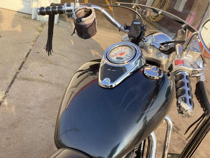 2004 Suzuki VL800